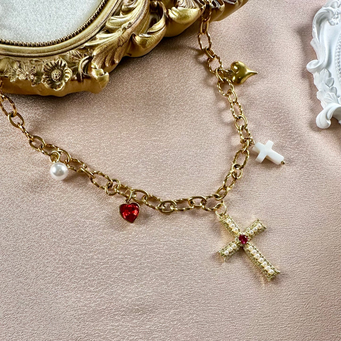 Collier Holly